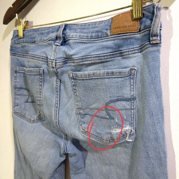 American Eagle| Women's Distressed Blue Jegging Jeans - Picture 6 of 12